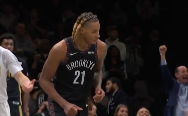 博鱼-关键一攻一防！克洛尼补防钉板大帽布朗 随后追身三分反超1分！